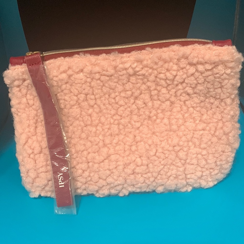IPSY Bag-Free Make-Up Sample Inside